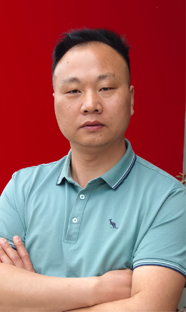 彭建春（國(guó)瓷紅葉畫(huà)院研究員）