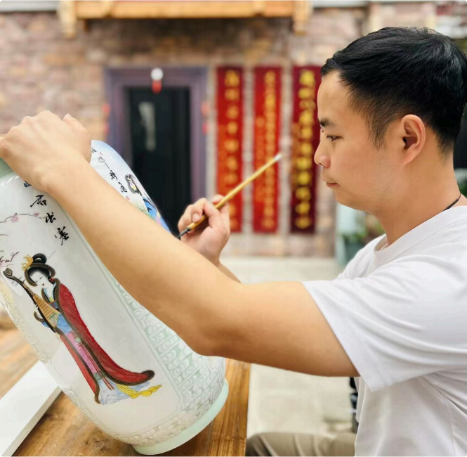 王龍鵬（國瓷紅葉畫院高級畫師）