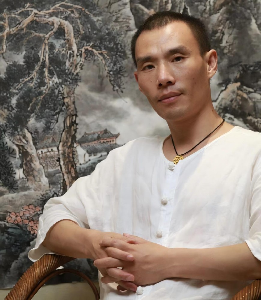 胡達(dá)民（國(guó)瓷紅葉畫院研究員）